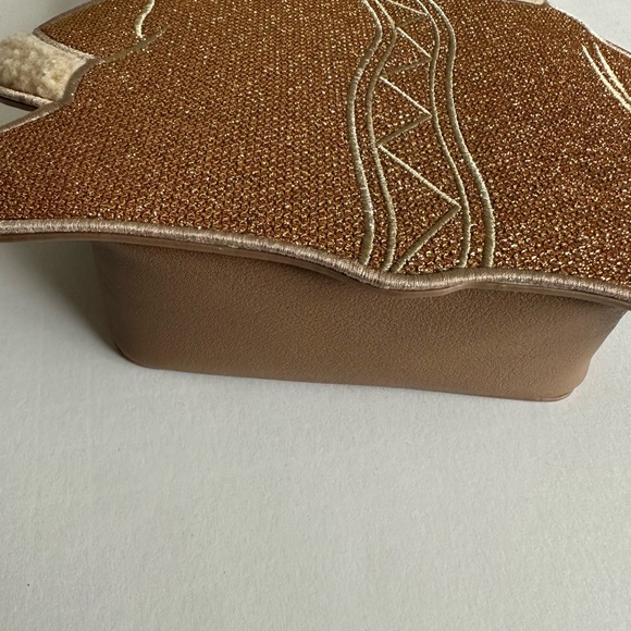 Star Wars: The Mandalorian The Child Grogu Species Unknown Crossbody Purse - Picture 6 of 9